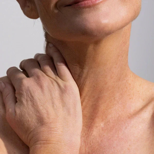 Neck, décolletage & hand model