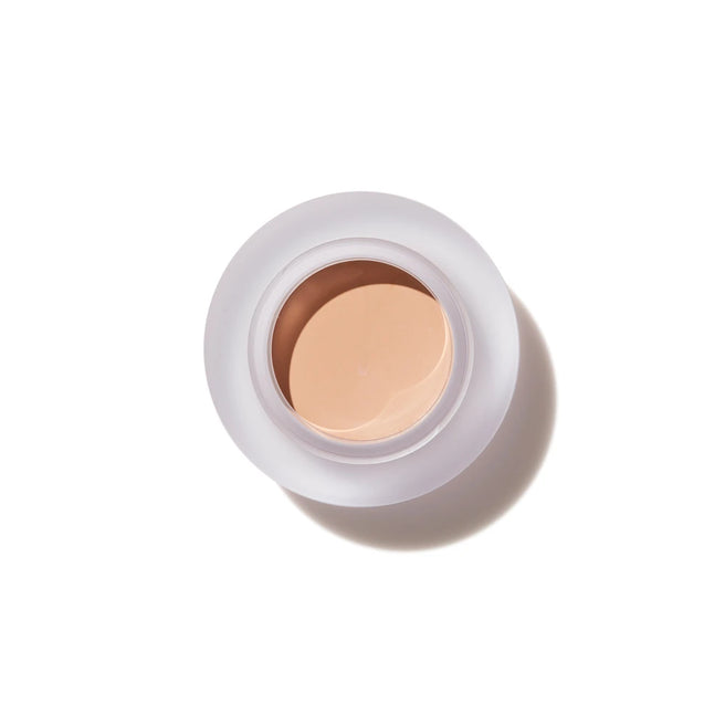 Concealer corrective mineral makeup designed to camouflage problem areas such as uneven skin tone and blemishes shade light